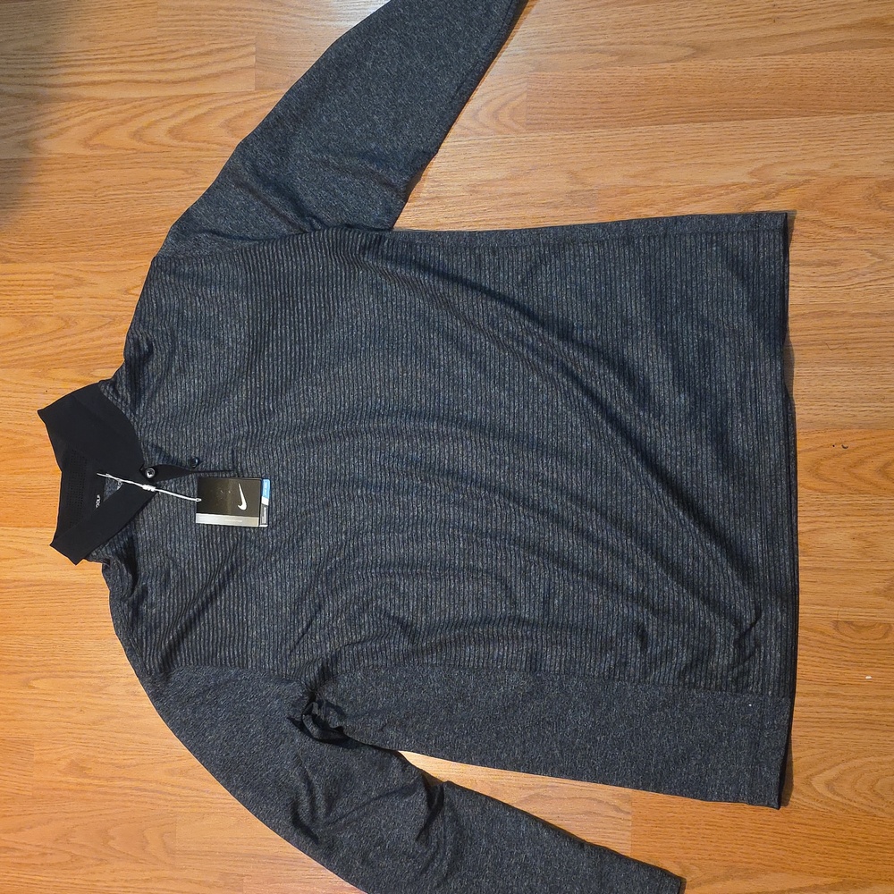 *NEW* Nike Men's Black golf Shirt